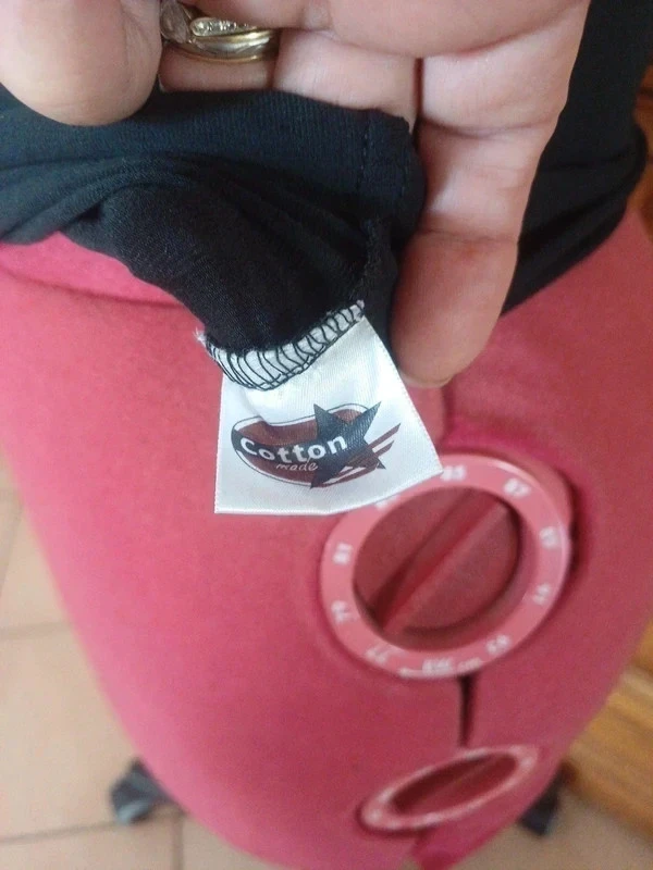 Camiseta com capuz com desenho vermelho tamanho notar 2 que é 38 mais um 36 – photo 6